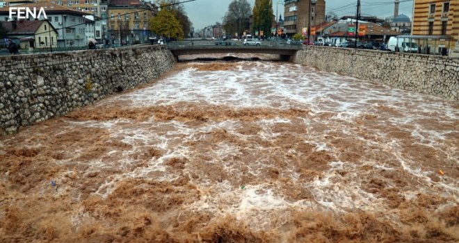 Ministarstvo sigurnosti BiH građanima: Budite svjesni da su bujične poplave moguće! Odmah prijeđite na više spratove i...
