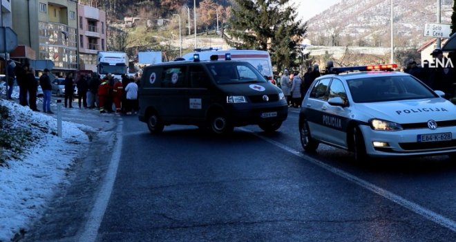Zdravstveni radnici na sat i pol blokirali M-17: 'Izvinjavamo se građanima, ali mi drugi vid borbe nemamo'