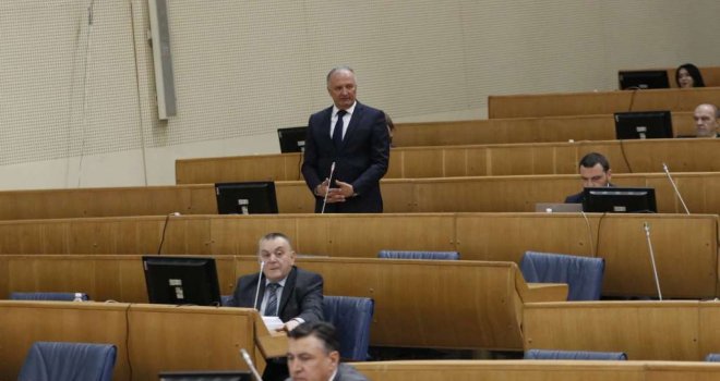 Helez pitao Bevandu ko potpisuje plate poslanicima iz RS-a koji ne dolaze na posao: Evo odgovora!