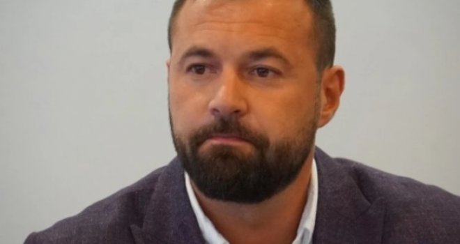 Beograđanima u Sarajevu izbušili gume... Direktor Turističke zajednice KS dao novac iz svog džepa i nadoknadio štetu!