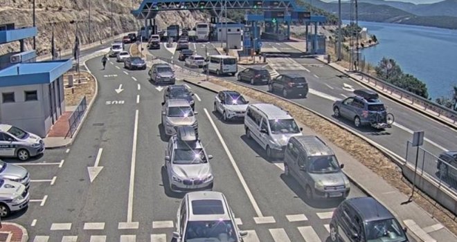 Zakuhalo se na graničnim prijelazima, gomila kolona: Evo gdje je najteži ljetni krkljanac