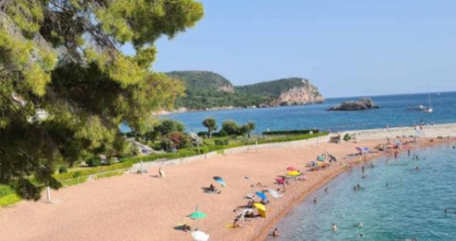 Panika na Jadranu: Anonimna dojava o bombi, evakuisani gosti lokala i kupači sa plaže