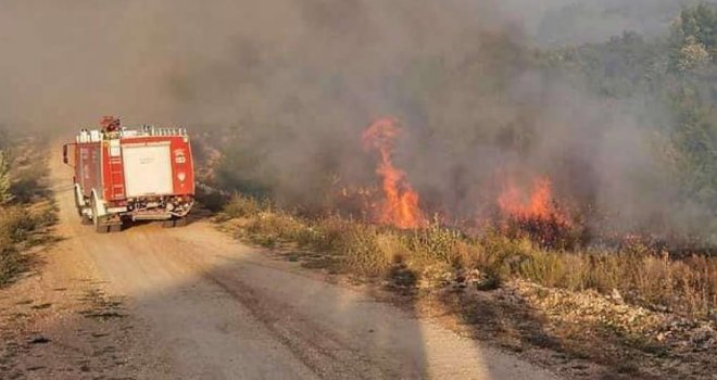 Požari u Hercegovini: I dalje gori u kanjonu Neretve, u Čapljini spašeni gospodarski objekti