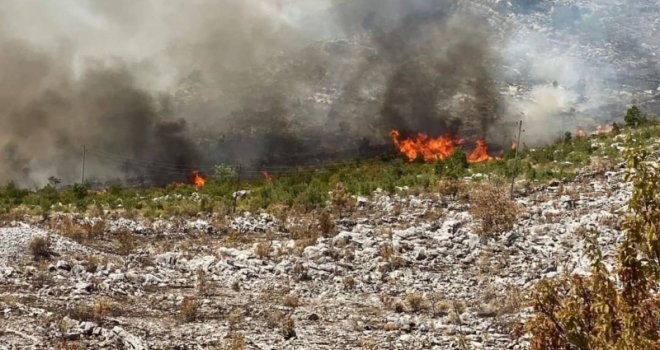Požar u Neumu divlja, ne dolaze kanaderi iz Hrvatske, vatrogasci se nadaju helikopterima OSBiH