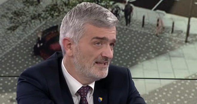 Rusvaj u centru Sarajeva: Načelnik Mandić odgovara - do kada će ispred zgrade 'Bh. šume' biti gradilište?