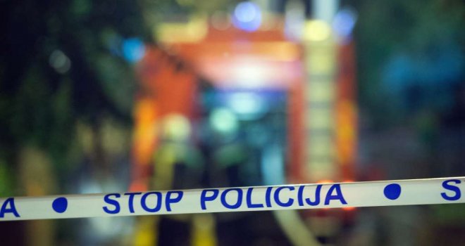 Teška nesreća u Kaknju: Vozač Toyote sletio s ceste i poginuo
