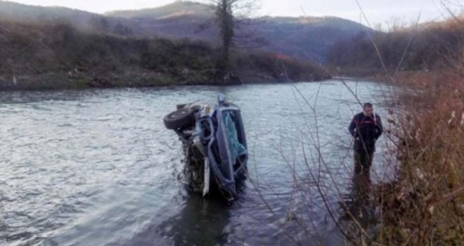 Drama u BiH: Žena autom sletjela u rijeku, spašavali je policajci... 'Čekićem smo razbijali šajbu'