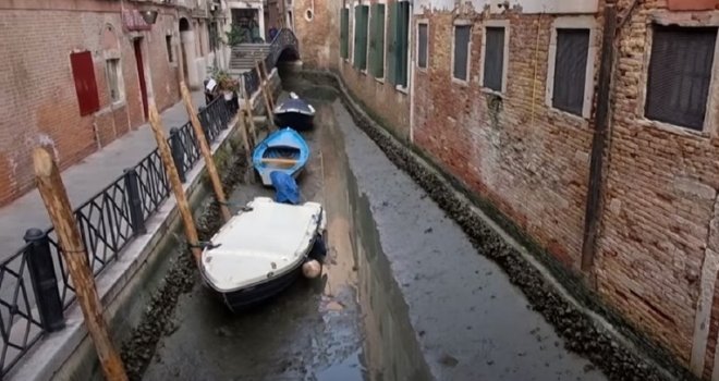  Presušili predivni venecijanski kanali, pogledajte kako izgledaju bez mora 