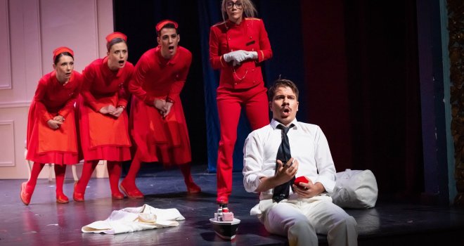 Komična opera „Telefon“ večeras na pozorišnom trgu Susan Sontag