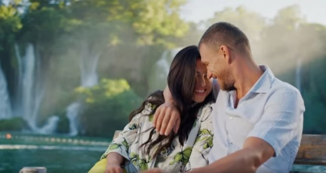 Bračni par Amra i Edin Džeko u novoj reklami za bosansku kafu: Komentari pljušte... Kako se vama dopada?  