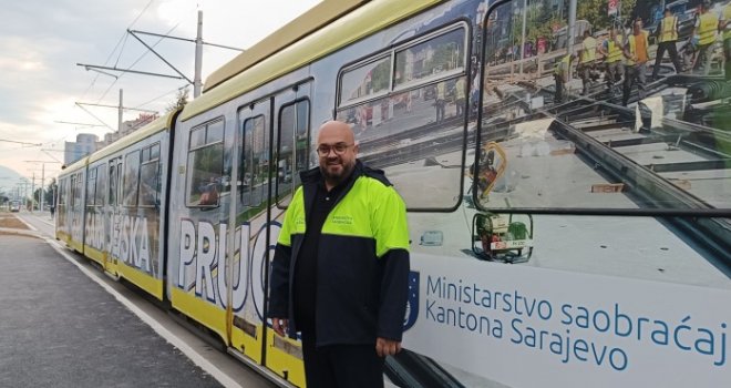 Šteta o išaranim tramvajima: Napiši Luki na papir da ga voliš, ljepše je