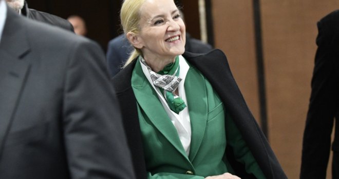 U toku glavno ročište po tužbi Sebije Izetbegović protiv UNSA, ona se nije pojavila na sudu