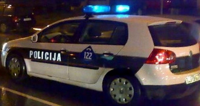 Presrela ih grupa maskiranih razbojnika, tukla motikama i palicama, završili u bolnici