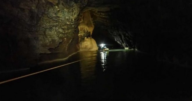 Pet ljudi zarobljeno u Križnoj jami: Voda počela da raste, majka, otac, kći i dva vodiča nisu uspjeli izaći 