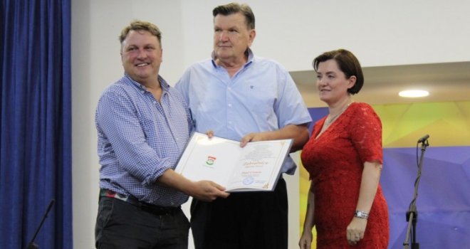 Načelnik Vareša uručio zahvalnicu Paulu Croninu, osnivaču Adriatic Metals BH, za neizmjerni doprinos razvoju ove općine