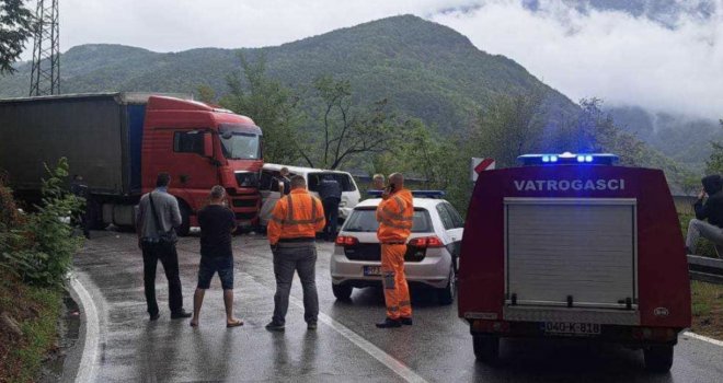 Epilog nesreće na cesti Jablanica - Prozor: Šestero povrijeđenih, jedna osoba zadobila teške tjelesne povrede