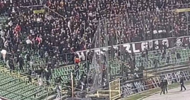 Opća tuča na sjevernoj tribini Koševa: Nemile scene uoči početka derbija