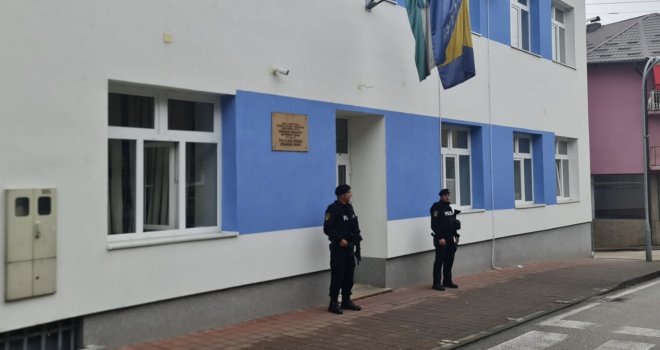 Maloljetnik, osumnjičen za teroristički napad u Bosanskoj Krupi, ostaje u pritvoru još dva mjeseca