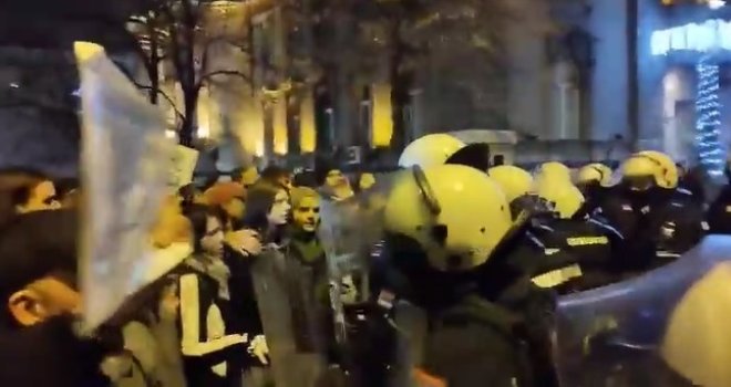 U Beogradu na protestima je bilo 100 hiljada ljudi, ali MUP ipak tvrdi drugačije