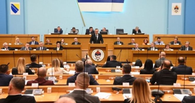 Nastavljena sjednica NSRS: Ukinut pojam 'rodni identitet'