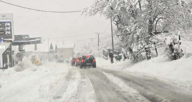 BiH je opet pod snijegom: Na putevima ponovo kolapsi, vozite samo ako morate