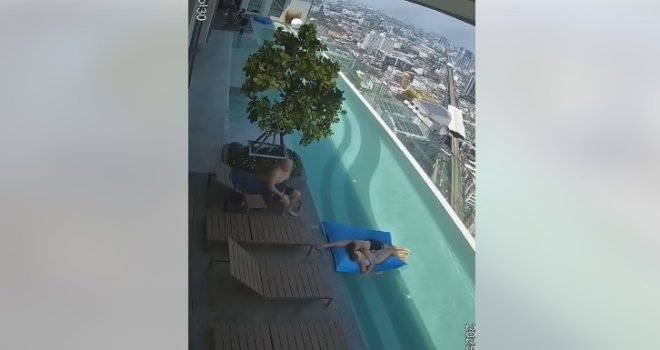 Odmarali zagrljeni u bazenu na vrhu zgrade u Bangkoku... Onda je udario razarajući potres