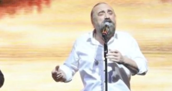 Popularni turski pjevač preminuo usred koncerta na bini