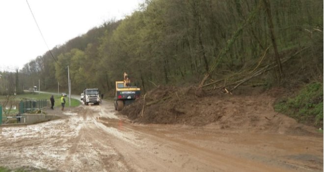 Alarmantno u Banjaluci: Povukla se voda, ali se pojavili klizišta i odroni