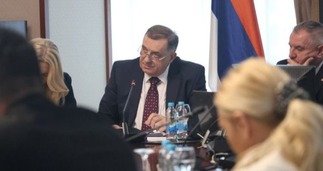 Dodik pobjesnio i na tužilaštva u RS: 'Šta će nam to tužilaštvo, šta imamo od toga?!'