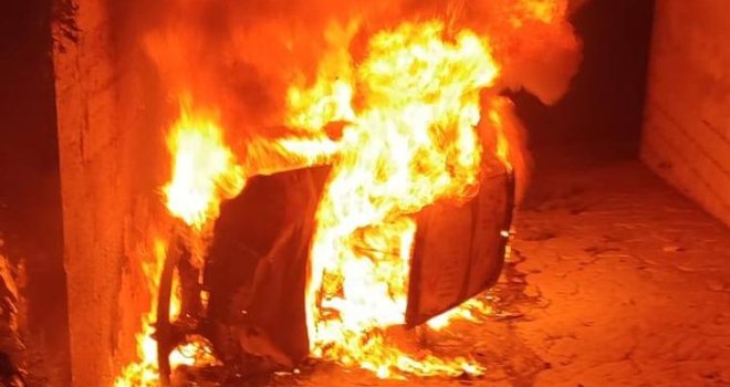 Jezivi prizor na magistrali: Automobilom sletio s ceste u tunel i zapalio se...