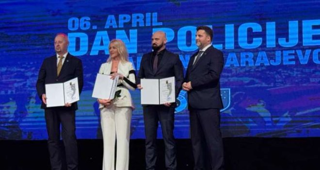 Ministru Isaku uručena uahvalnica: 'Naš zadatak je da provodimo zakon, budite ponosni što kao policajci služite narodu' 