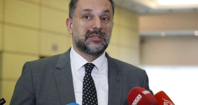 Konakovića novinari (iz)rešetali pitanjima: 'Niko nije rekao da će izbacivanje SNSD-a iz vlasti biti jednostavno i brzo'
