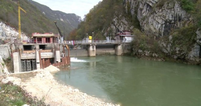 Sve je više indicija da je proces vođen tako da bude izgubljen: Advokati Vlade RS se na glavnu raspravu uključili video linkom!