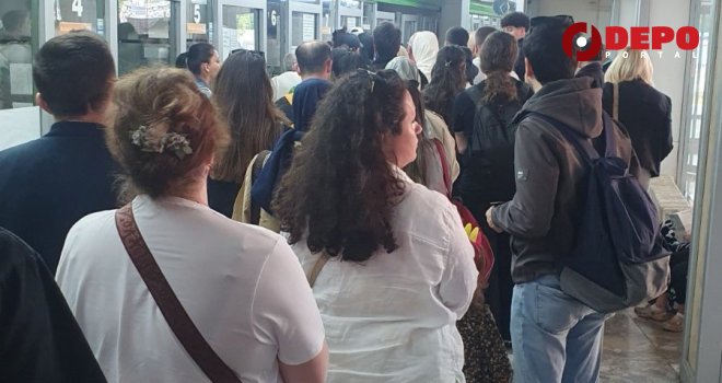 Haos na željezničkoj stanici u Sarajevu: Turisti navalili, a nigdje nikog na šalterima, samo jedan radi