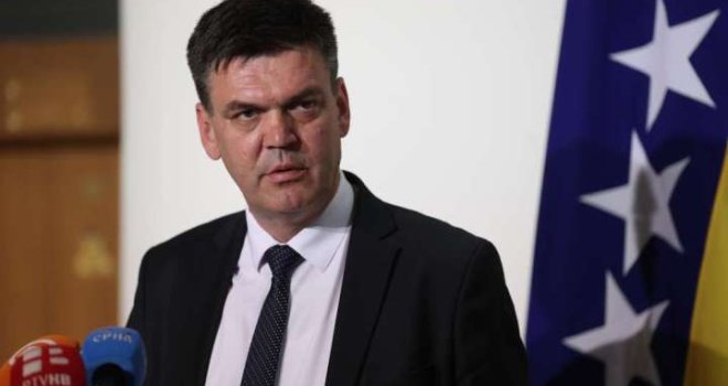 Cvitanović: 'BiH je u potpunosti nedovršena država, vrtimo se u krug... Raščistimo napokon zašto se sjednice prekidaju?!