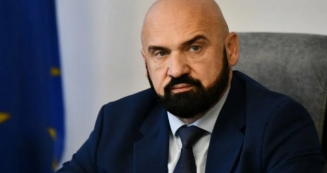 Ramo Isak 'opleo' po svima: Dok separatisti udaraju na državu BiH, probosanski političari svađaju se oko glodara u Sarajevu! 