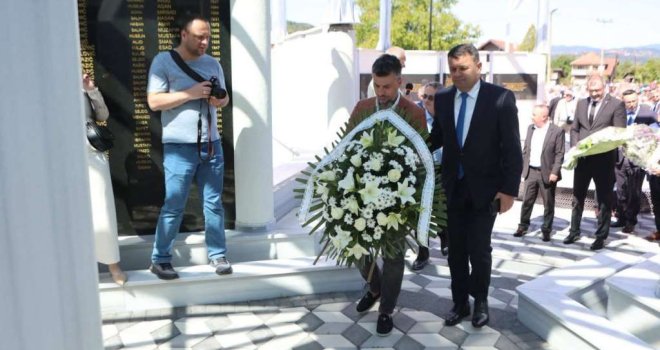 Ministar Hurtić prisustvovao obilježavanju 33. godišnjice masovnog zločina nad bošnjačkim civilima u Zvorniku 