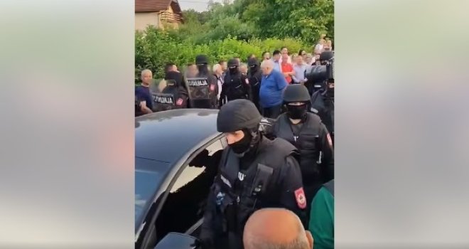 Objavljen snimak odvođenja Milana Miličevića: Nakon višečasovnog pretresa, policija ga izvela iz kuće