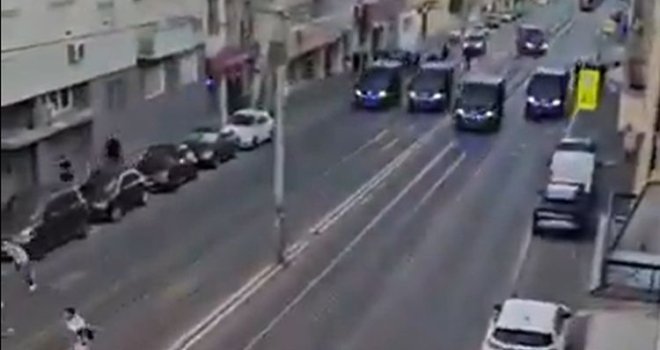 Policija u maricama punom brzinom krenula na građane u Beogradu
