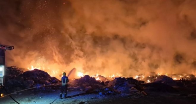 Detalji požara na deponiji u Vojkovićima: Nije ljudski faktor, gašenje bi moglo trajati jako dugo