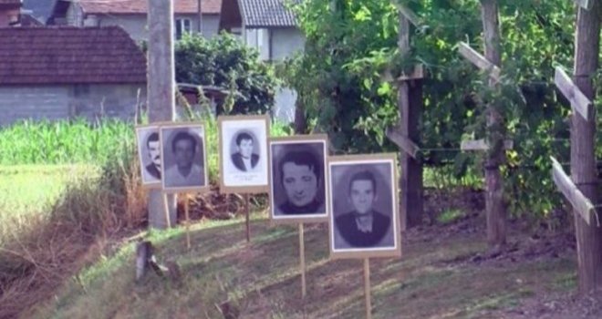 Ponovo pred godišnjicu genocida: Uz cestu Bratunac – Potočari postavljene fotografije pripadnika VRS-a