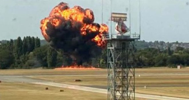  'Vidjeli smo ogromnu vatrenu kuglu!': Avion se srušio odmah nakon polijetanja u Londonu