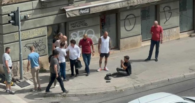 Drama u centru Sarajeva: Građani uhvatili lopova koji je ženi oteo torbu, molio da ga puste