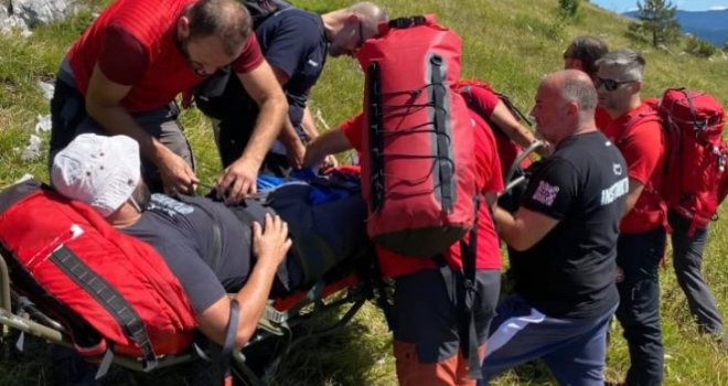 Drama na Trebeviću: Paraglajder se srušio na teško pristupačnom terenu, pripadnici GSS-a u hitnoj akciji 