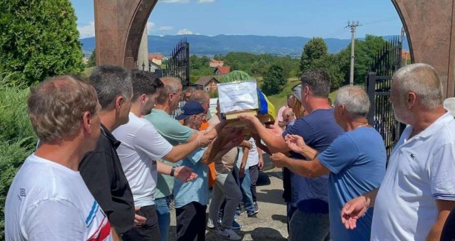Kolektivna dženaza i ukop sedam žrtava u Memorijalnom centru Kamičani: Najmlađa žrtva imala 24 godine