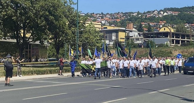 Varnice na prostestima: Postignut dogovor s vlastima, ali rudari bijesni na predstavnike sindikata, kažu da su 'kupljeni'