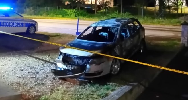 Poslaniku Amiru Hurtiću tokom noći potpuno izgorio automobil, on poručio: 'Ne, uplašiti me ne možete!'