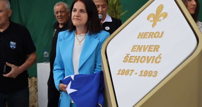 Heroji Sarajeva, simboli hrabrosti: Otkriven spomenik komandantu Enveru Šehoviću i njegovim saborcima