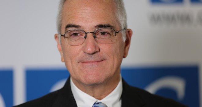 Ko je novi šef Misije OSCE-a u BiH: Karijerni diplomata, ambasador Richard Holtzapple preuzeo dužnost