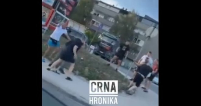Opet tuča u Sarajevu: Na benzinskoj pumpi mlatilo se više muškaraca, sijevale pesnice, ali i drvene letve
